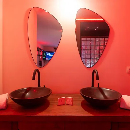 Temple Torii Liefdeshotel