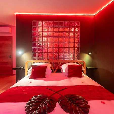 Liefdeshotel Temple Torii Crisnee