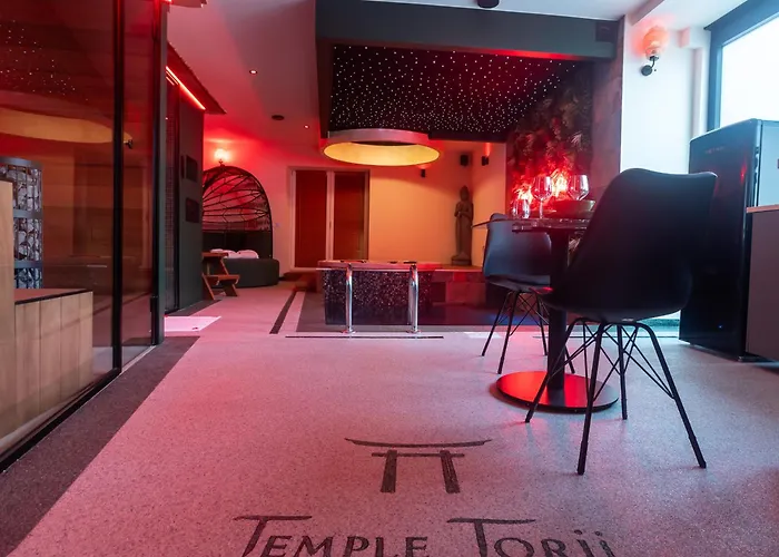 Temple Torii Yetişkin Oteli Crisnee